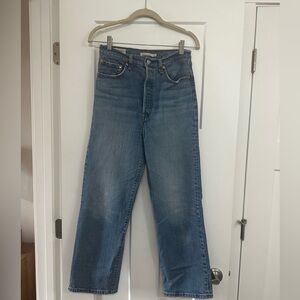 Women’s size 28 Levi’s ribcage straight Jean